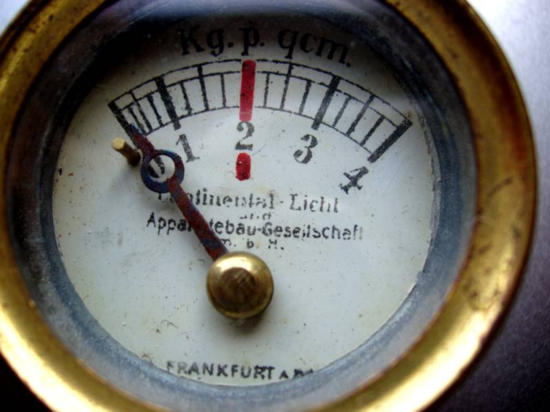 Bild3 Manometer Continental Licht